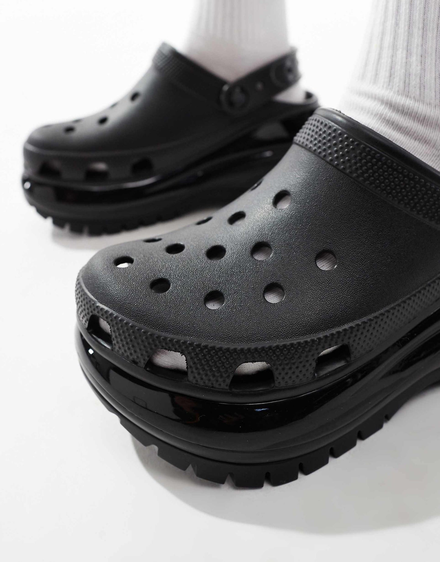 WMNs Crocs Mega Crush Clogs Black