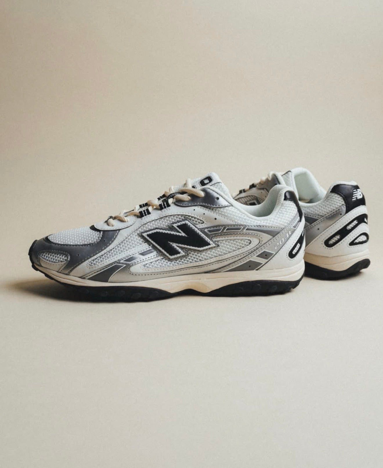 NB Balance 204L Silver Metallic Black