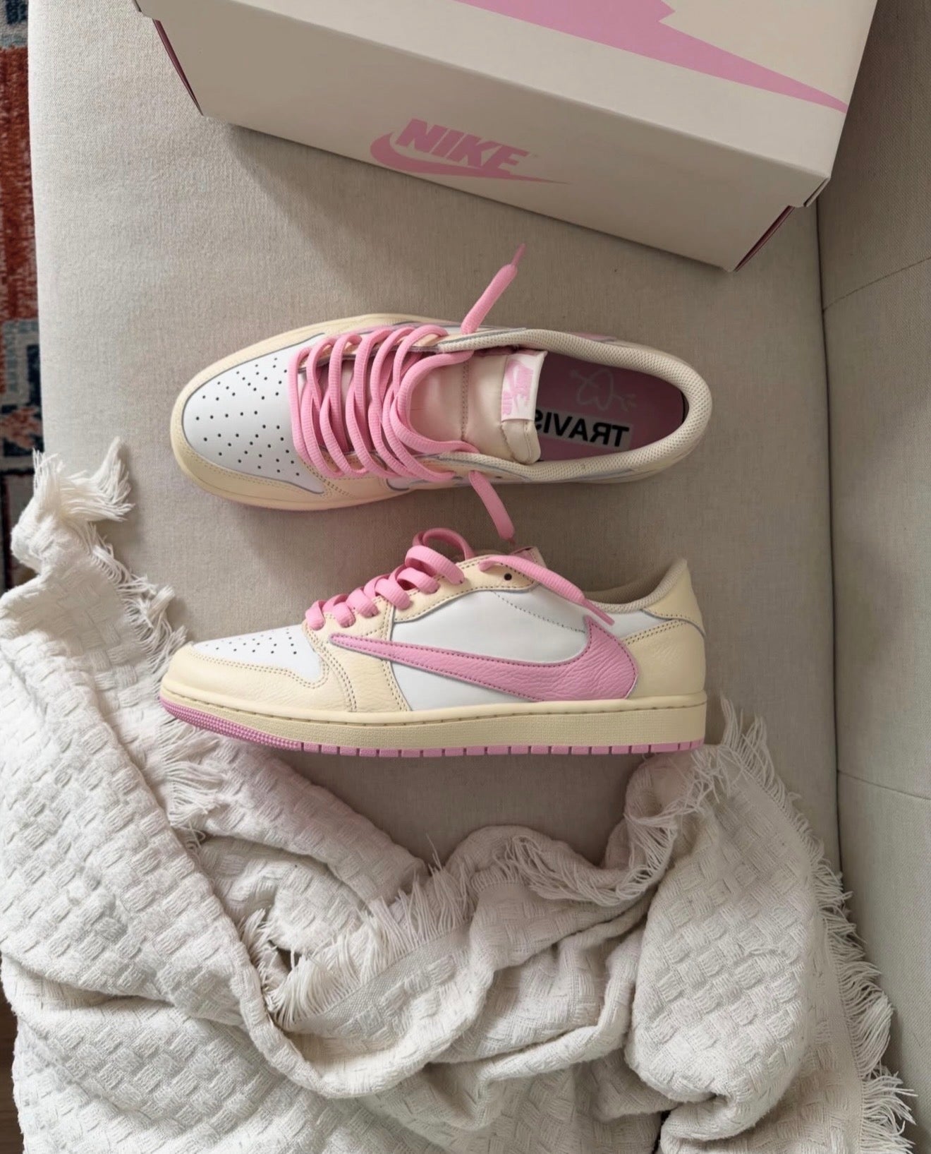 WMNS Air Jordan 1 Retro Low OG SP Travis Scott Shy Pink