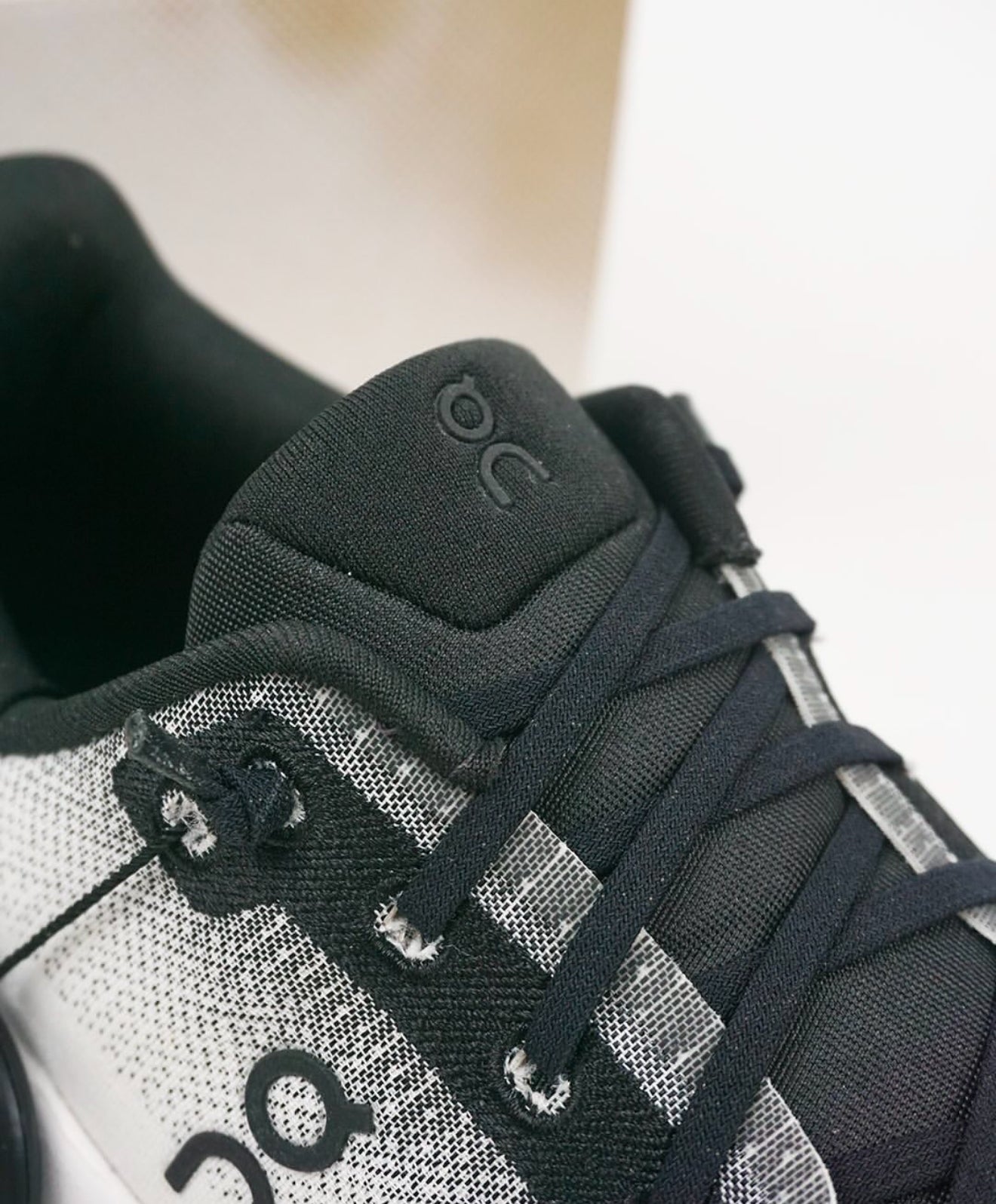 WMNs On Running Cloudtilt Black Ivory