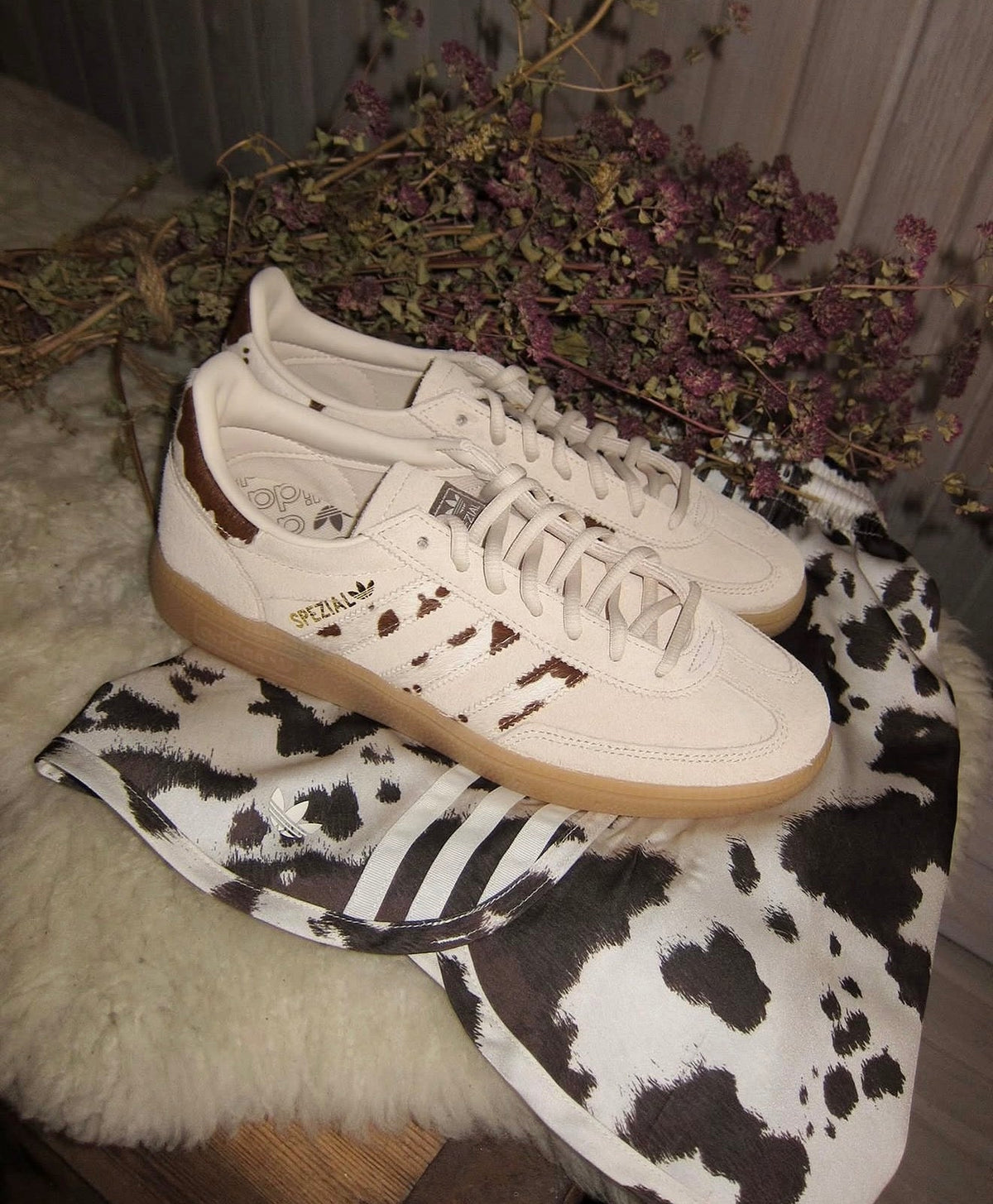 Handball Spezial Wonder White Cow Stripes