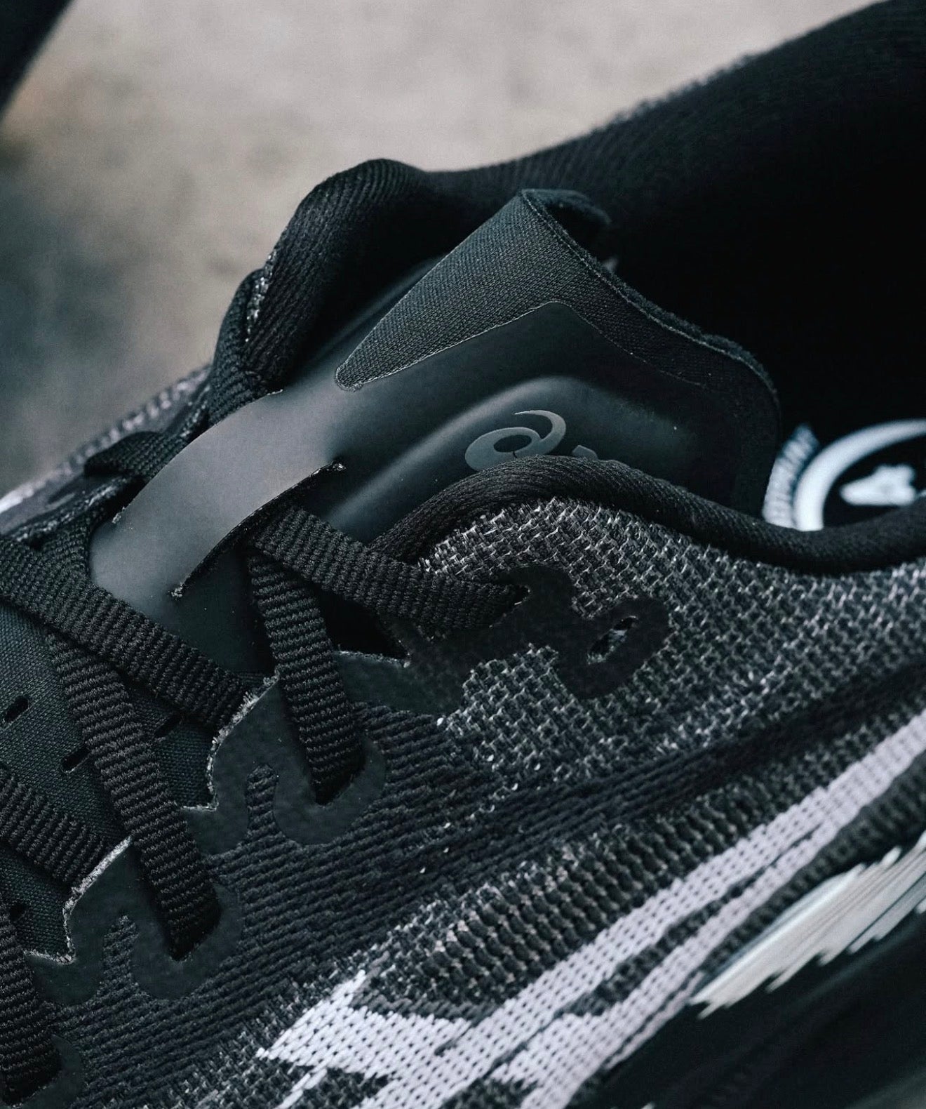 Superblast 2 Black White