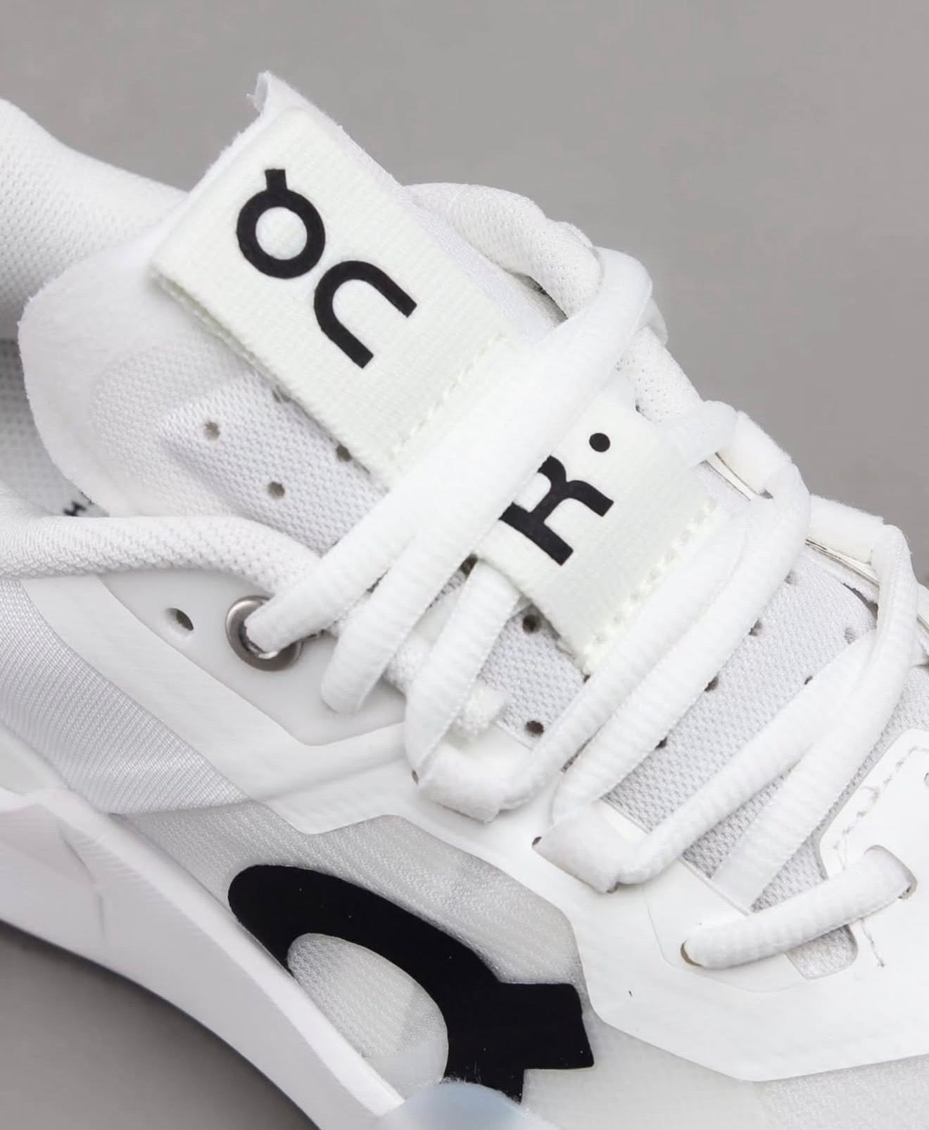 On The Roger Pro 2 Clay White Black