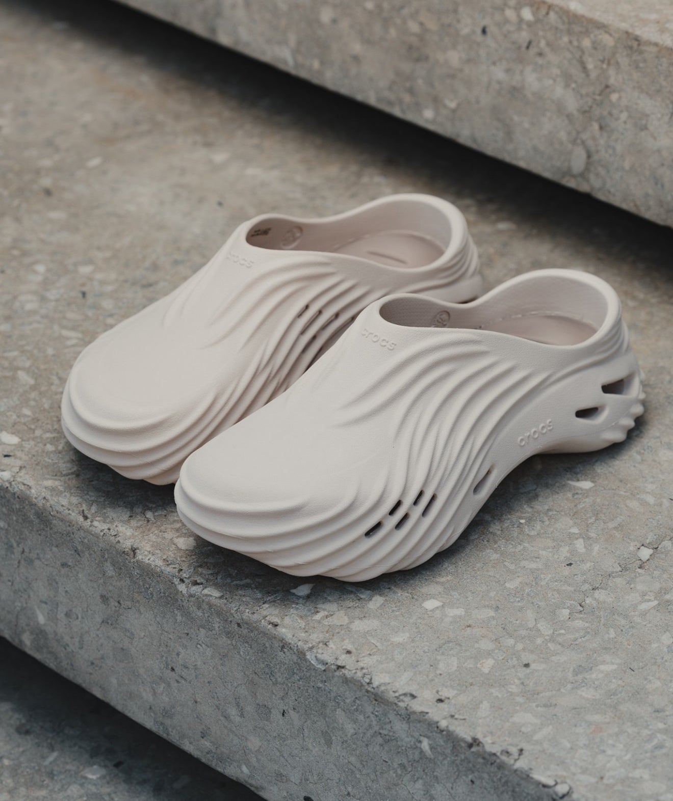 Crocs Echo Wave Clog Almond Tint