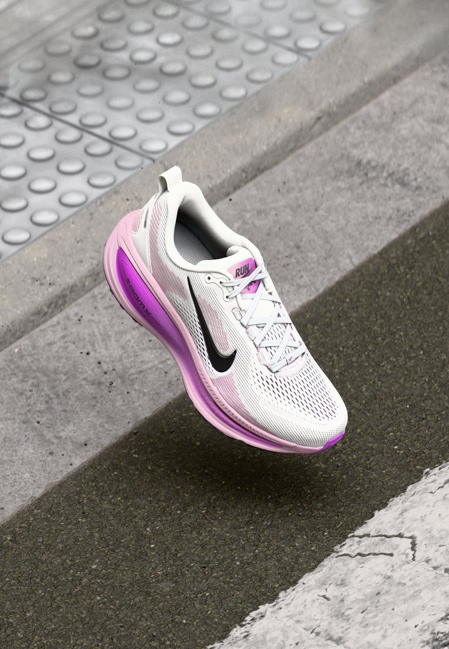 WMNs Vomero 18 Elemental Pink