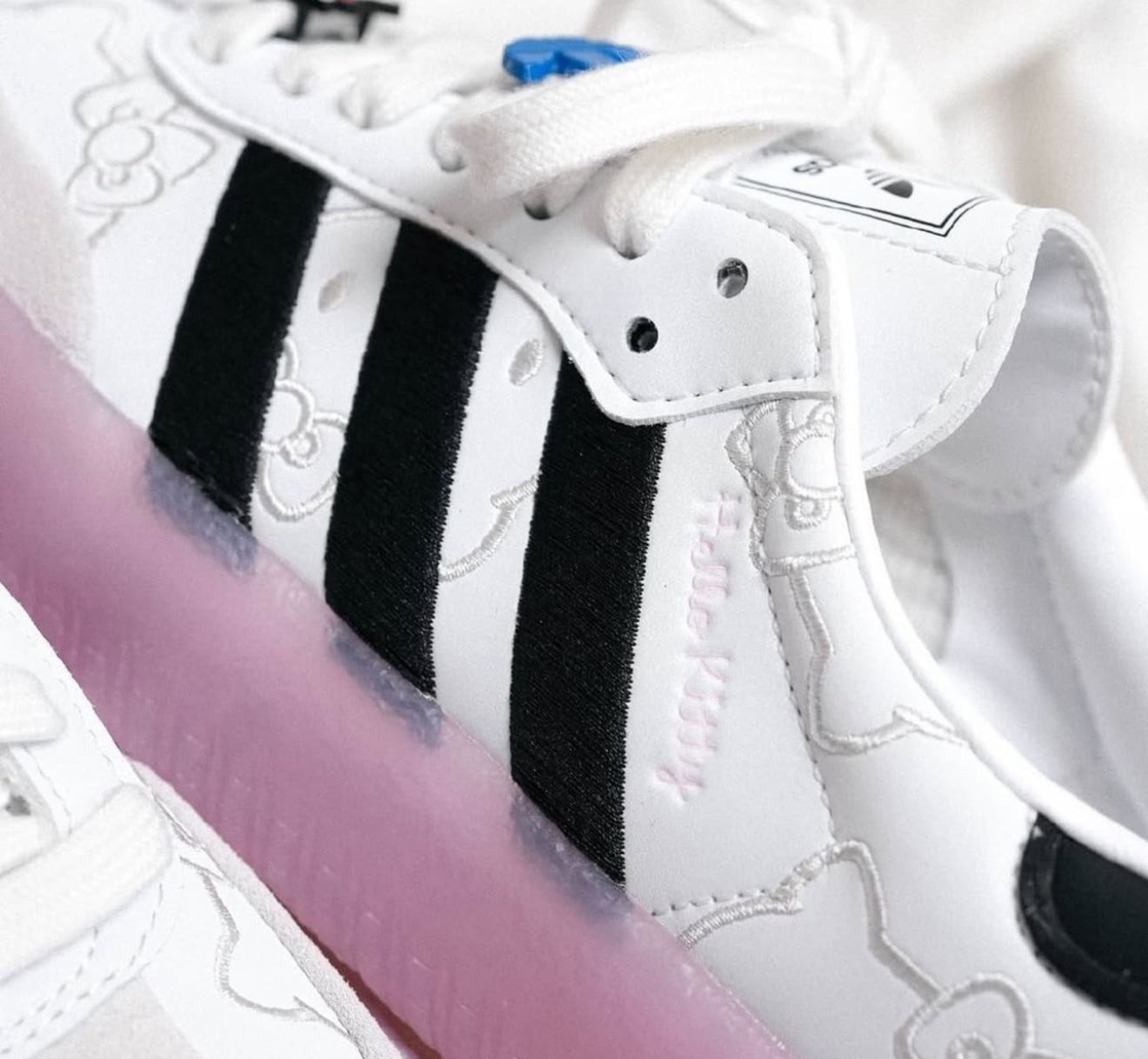 WMNs Sambae Hello Kitty
