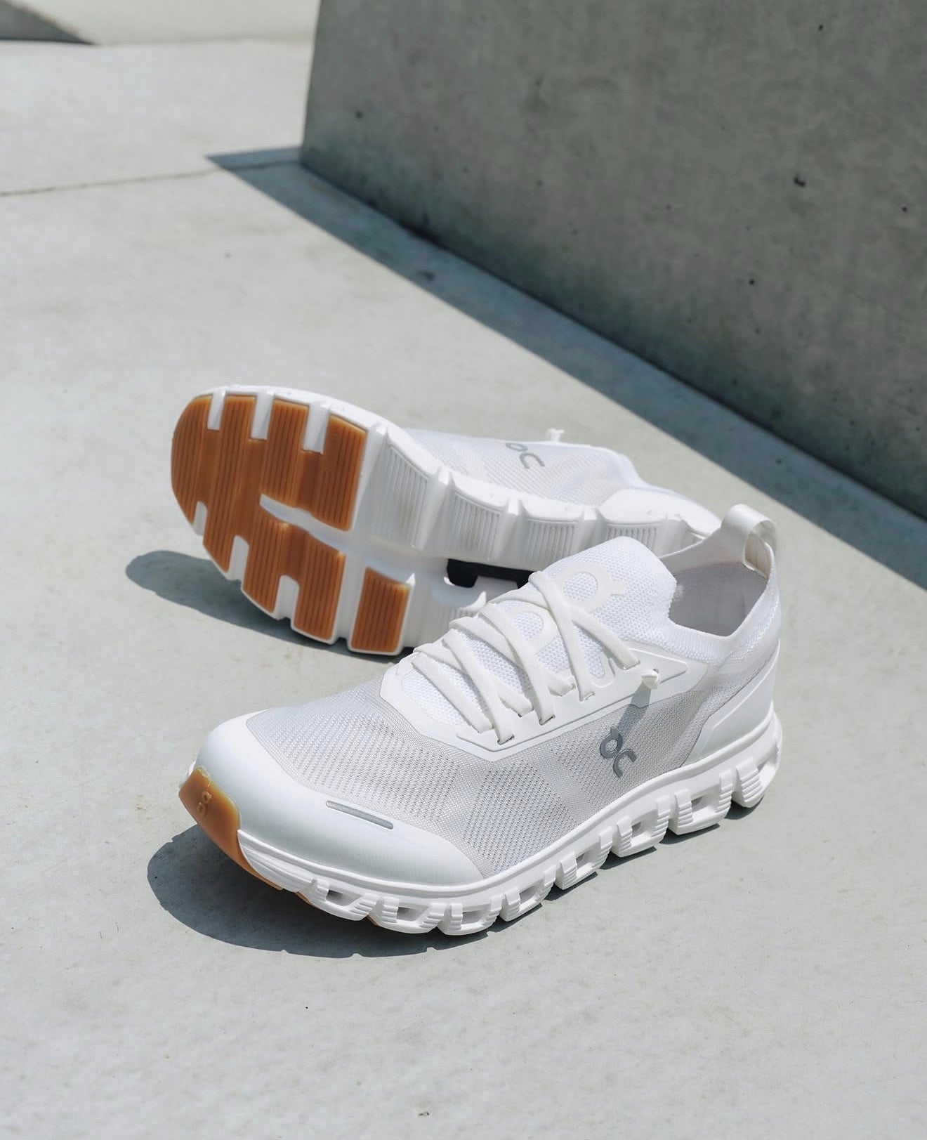 On Running Cloud 6 Versa White