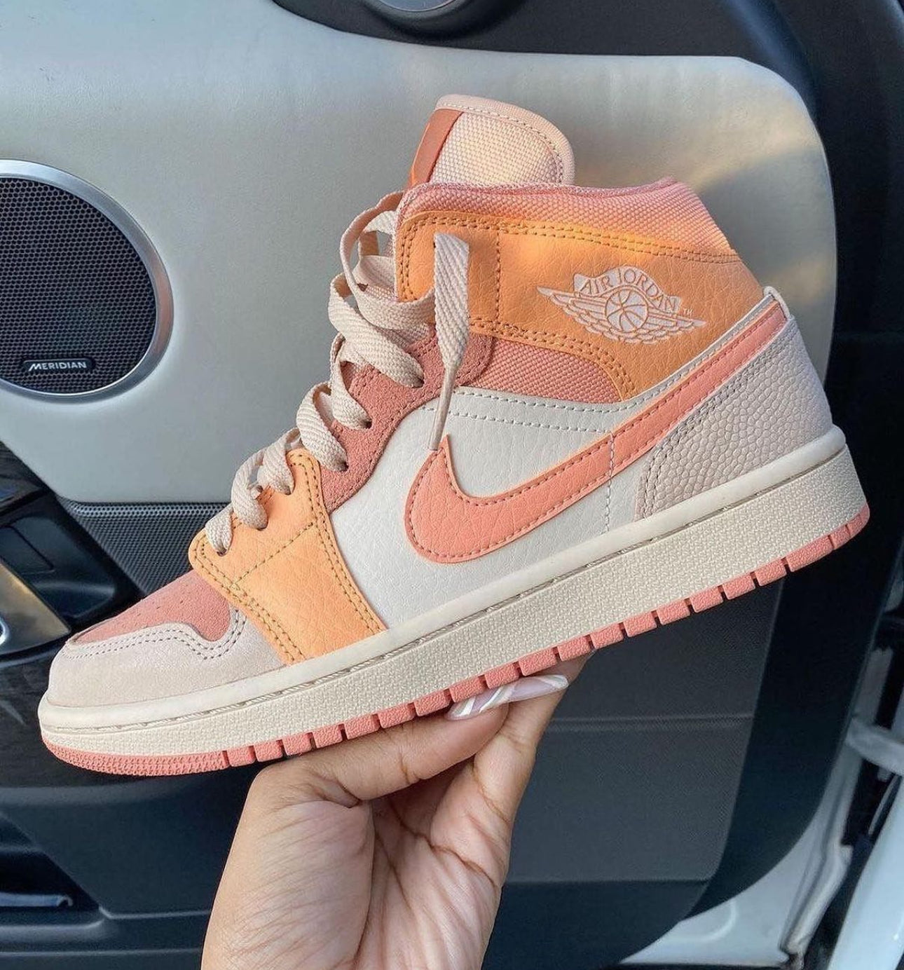 WMNS Air Jordan 1 Mid Apricot Orange