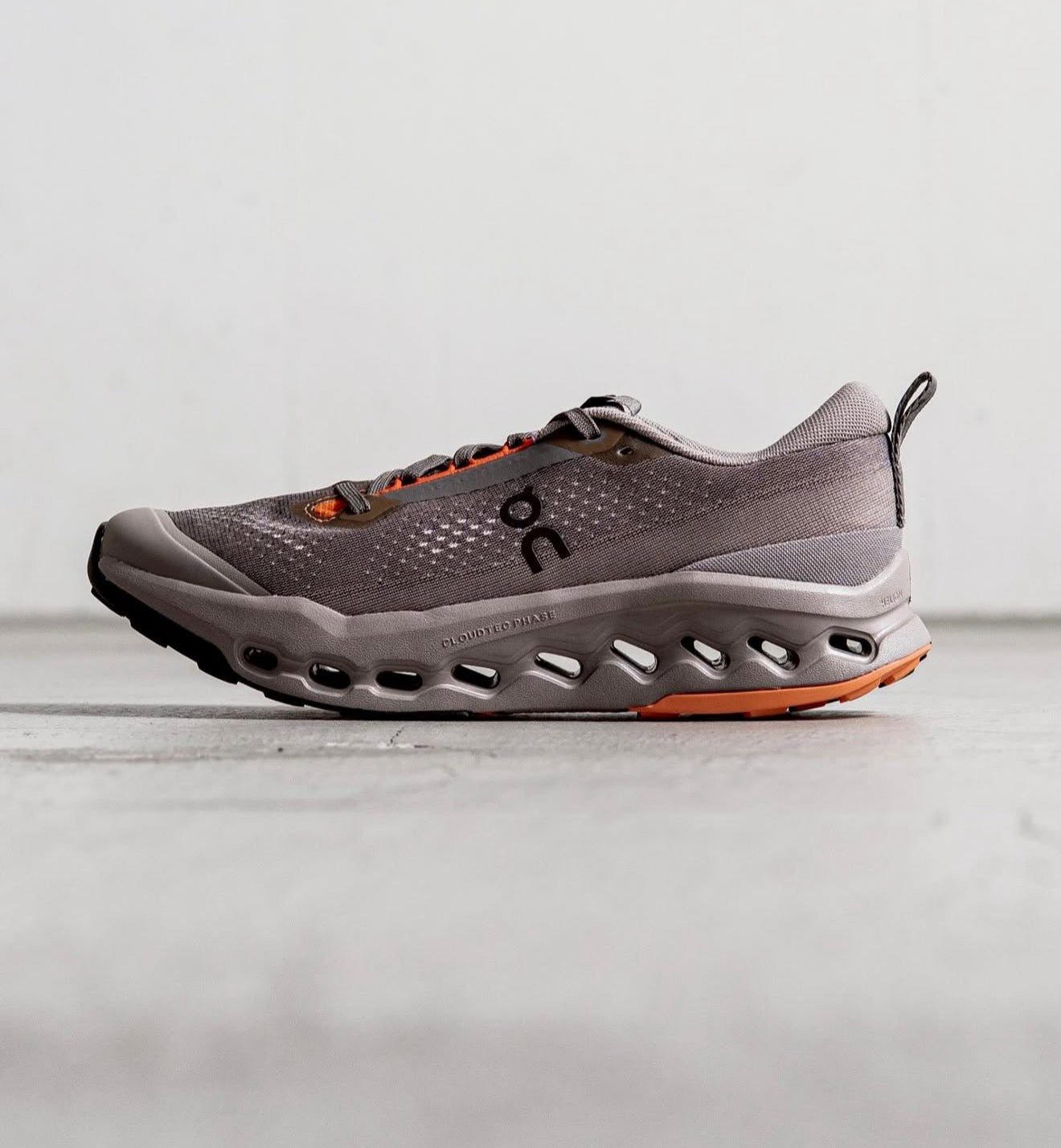 On Running Cloudsurfer Trail 2 Eclipse Cinder