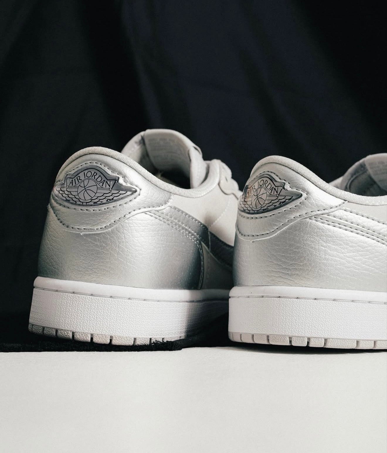 Air Jordan 1 Low OG Metallic Silver