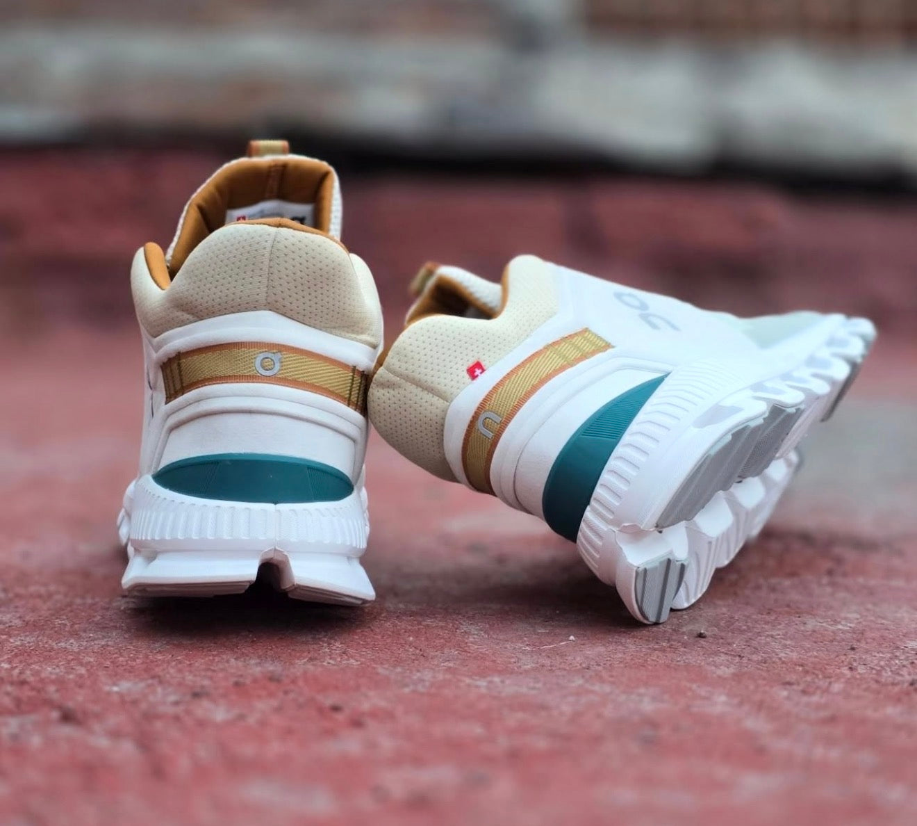 On Running Cloud Hi Edge White Cream Blue