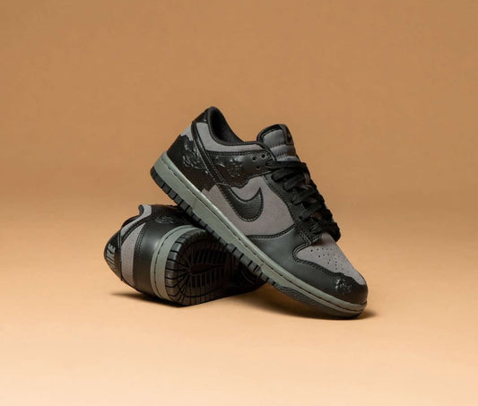 Dunk Low Black Roses