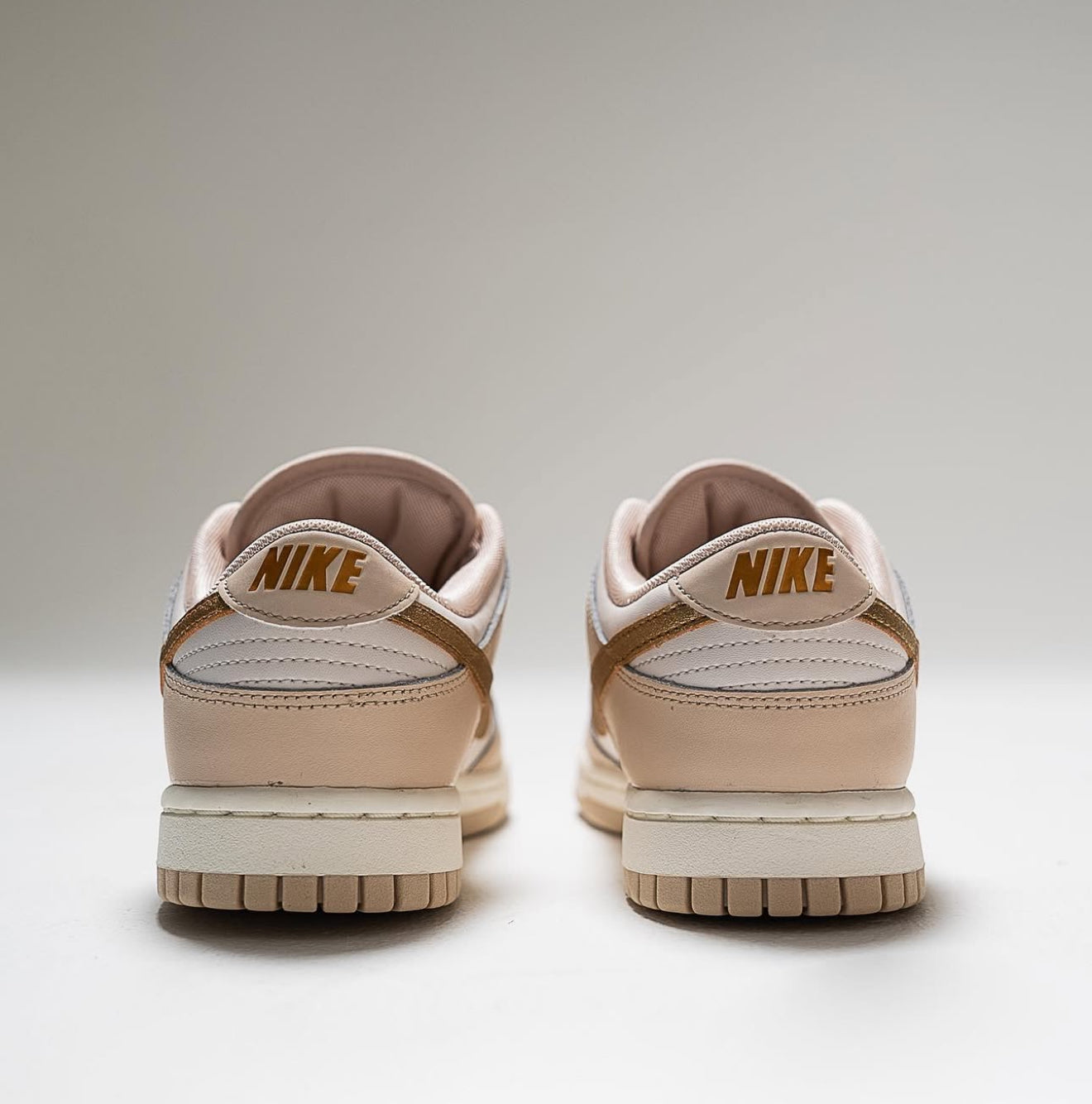Dunk Low Phantom Metallic Gold