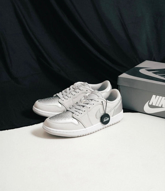 Air Jordan 1 Low OG Metallic Silver