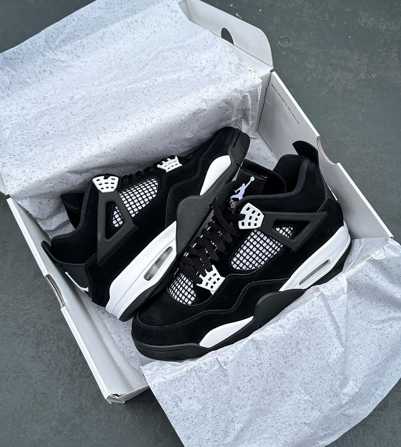 Air Jordan 4 White Thunder