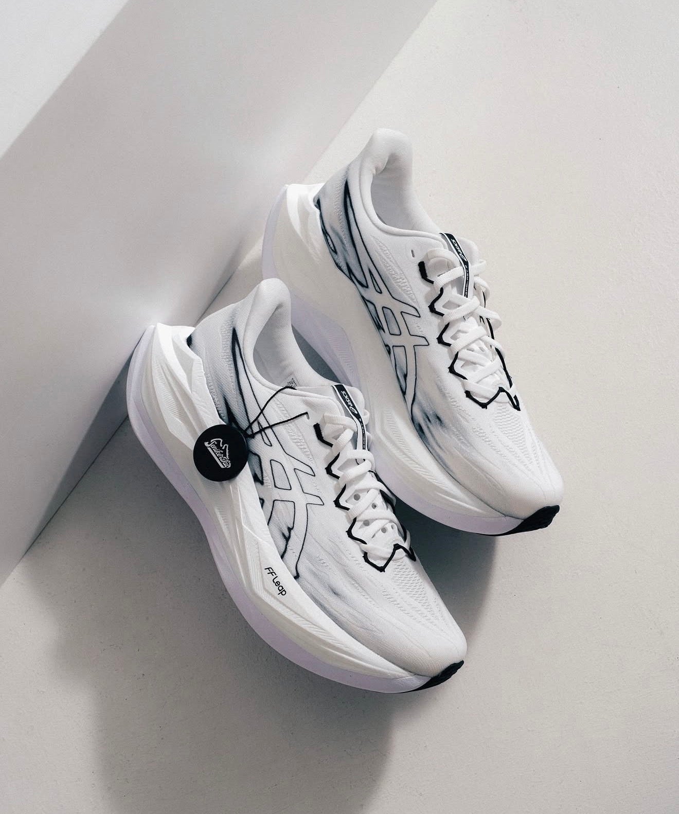 Superblast 3 White Black