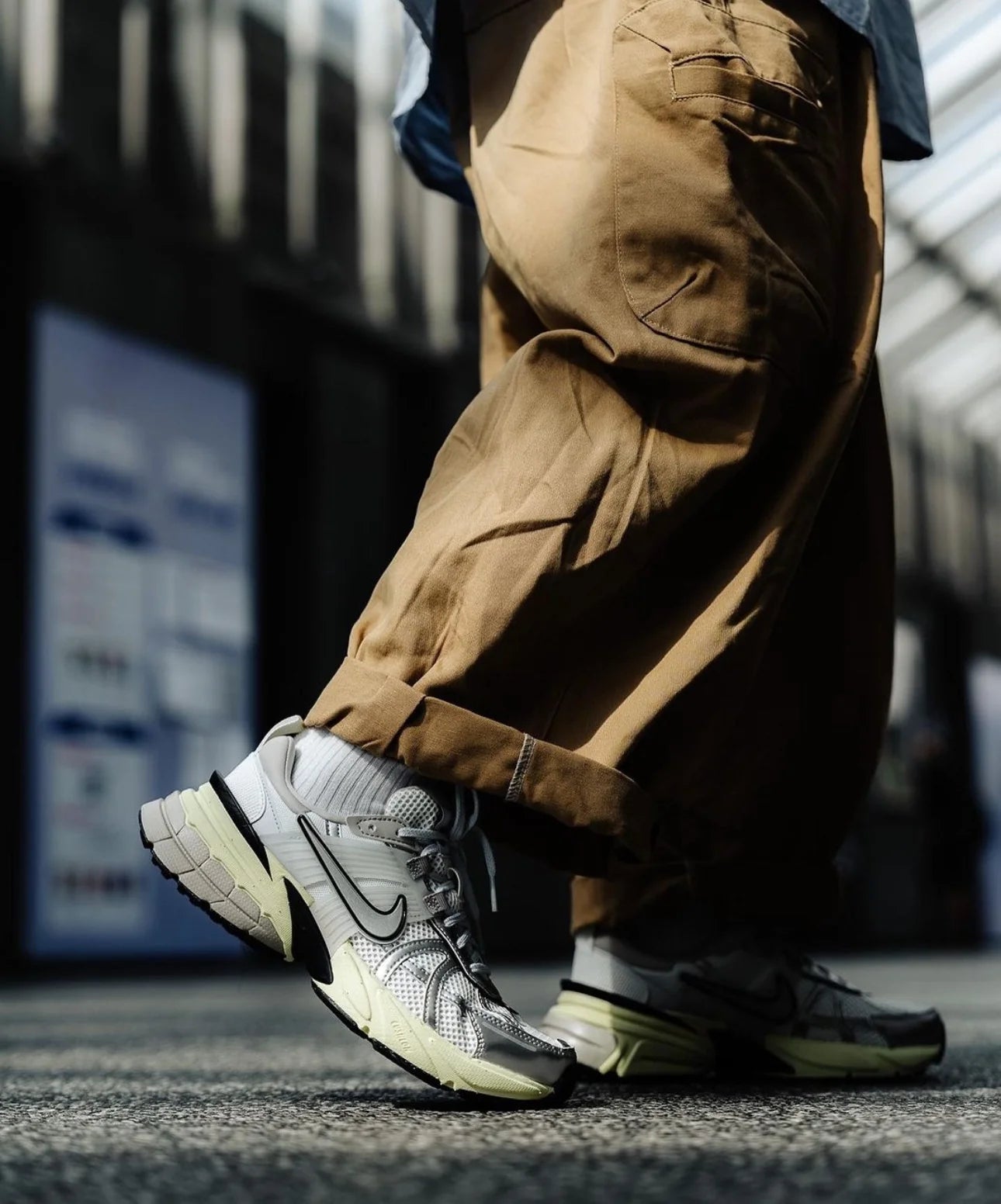 WMNs Air V2K Run Metallic Silver