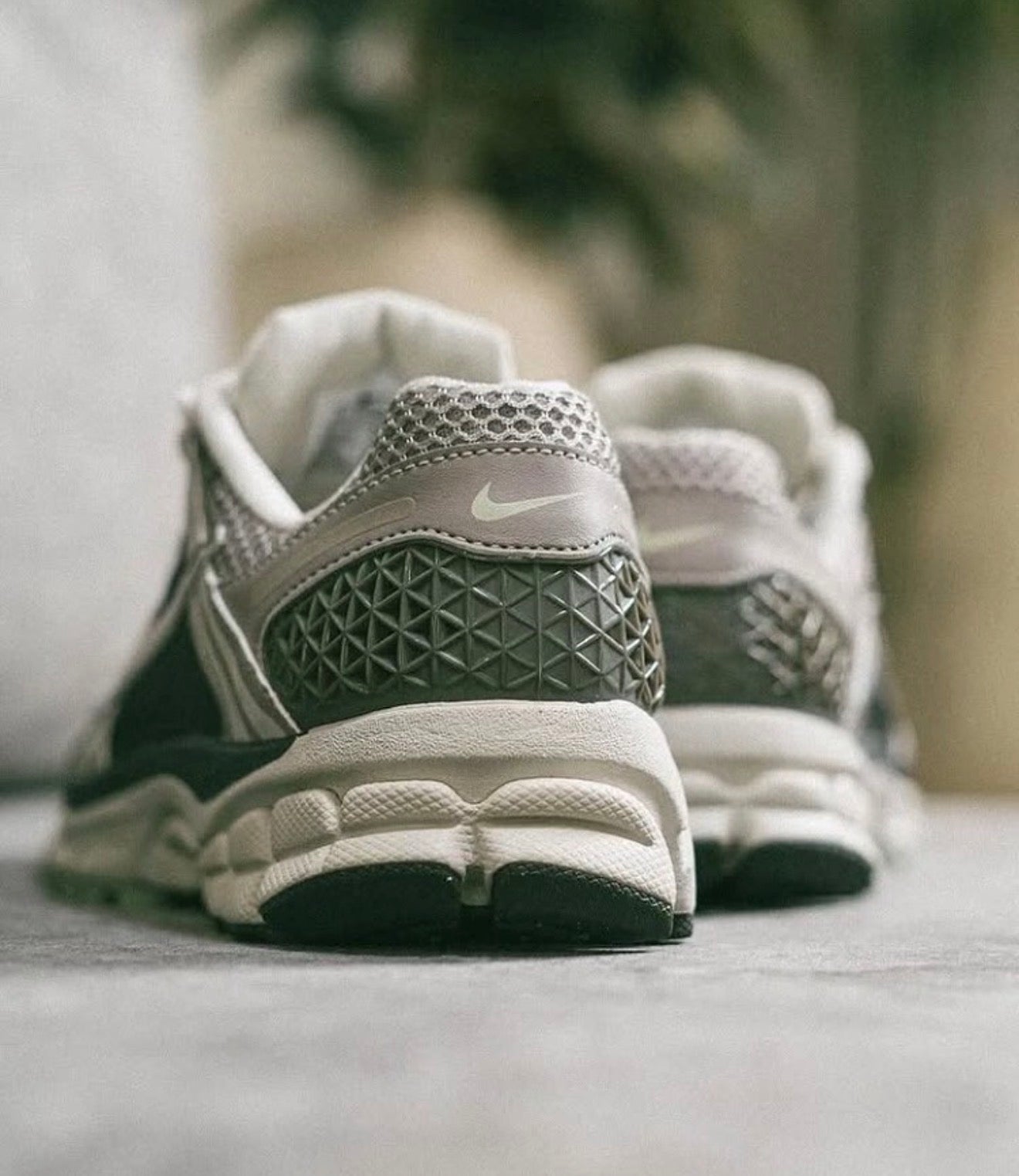 Zoom Vomero 5 Cobblestone Flat Pewter