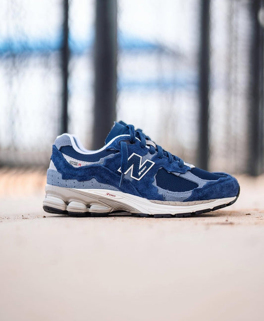 NB Balance 2002R Protection Pack Navy Grey