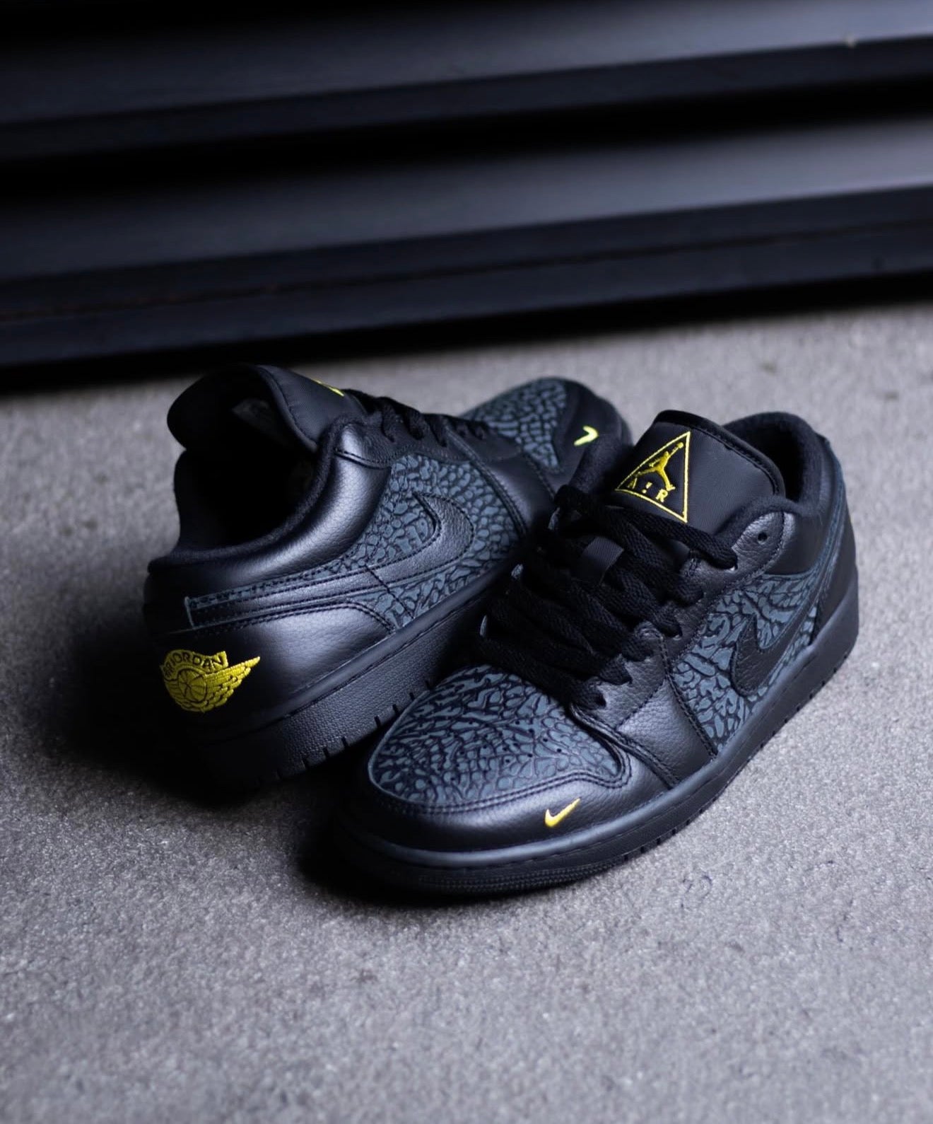 Air Jordan 1 Low Black Tour Yellow Anthracite