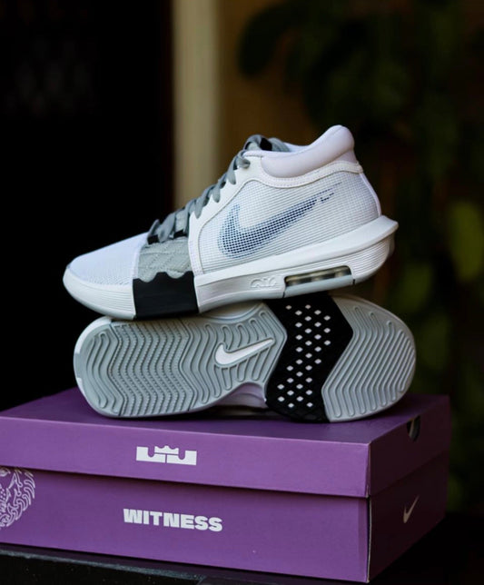 LeBron Witness 8 White Light Smoke Grey