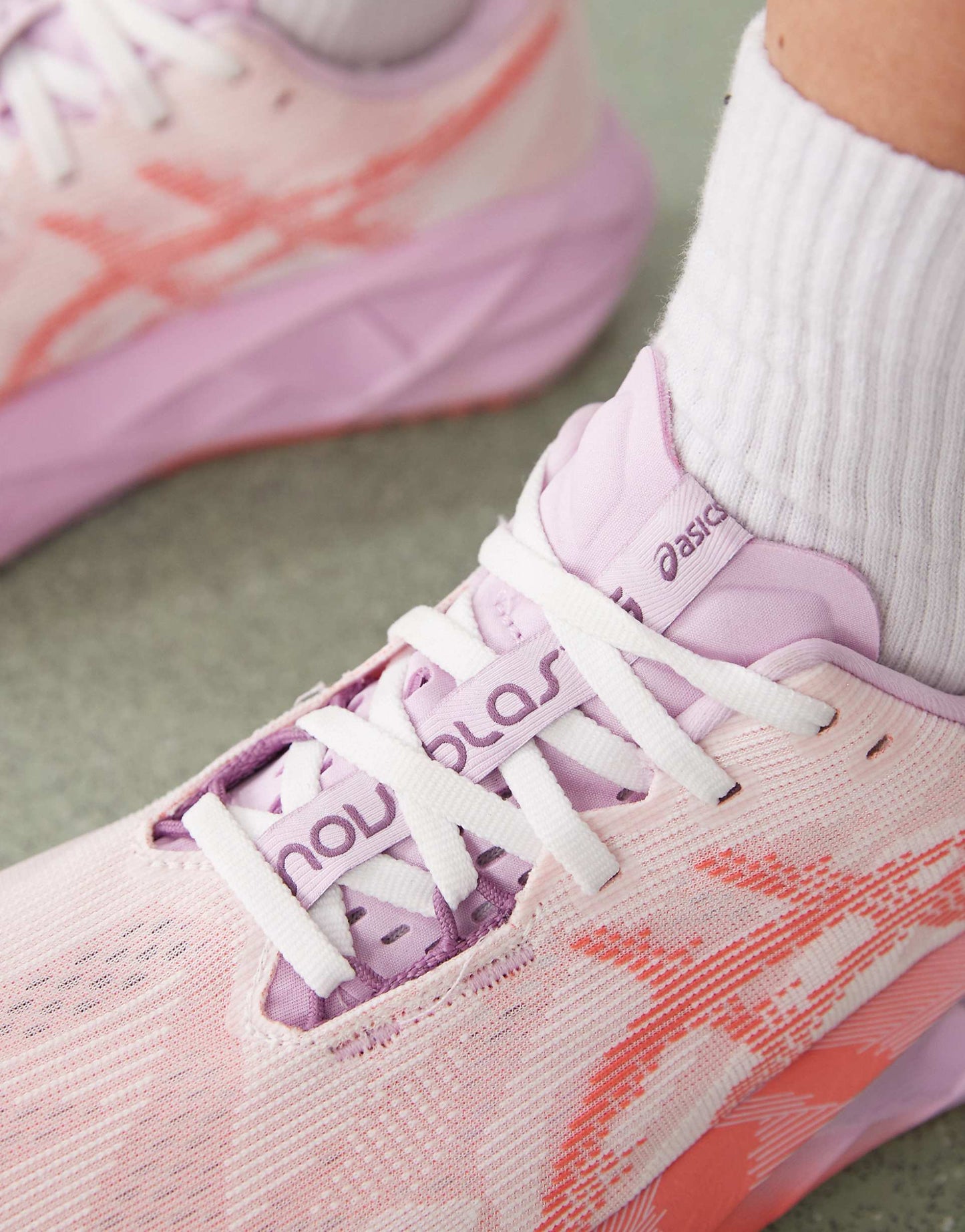 WMNs Asics Novablast 5 White Coral Reef