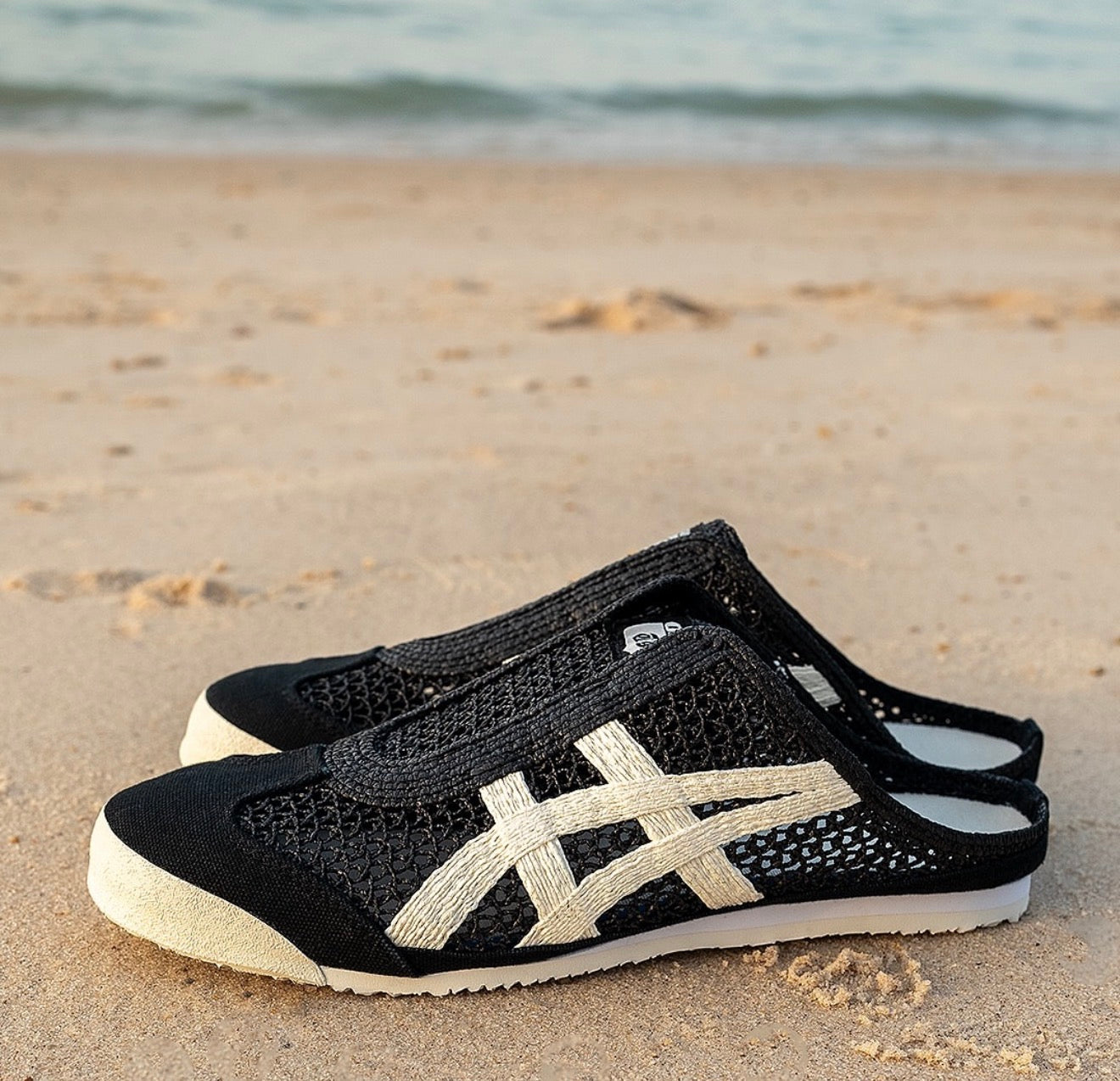 Mexico 66 Sabot Black Cream