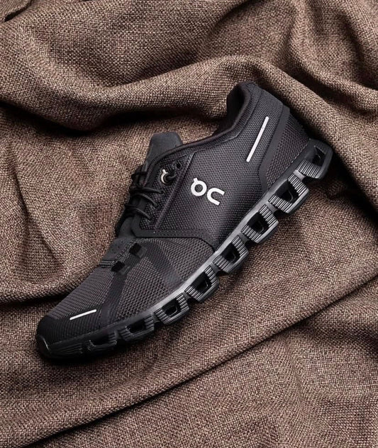 On Running Cloud 5 Triple Black