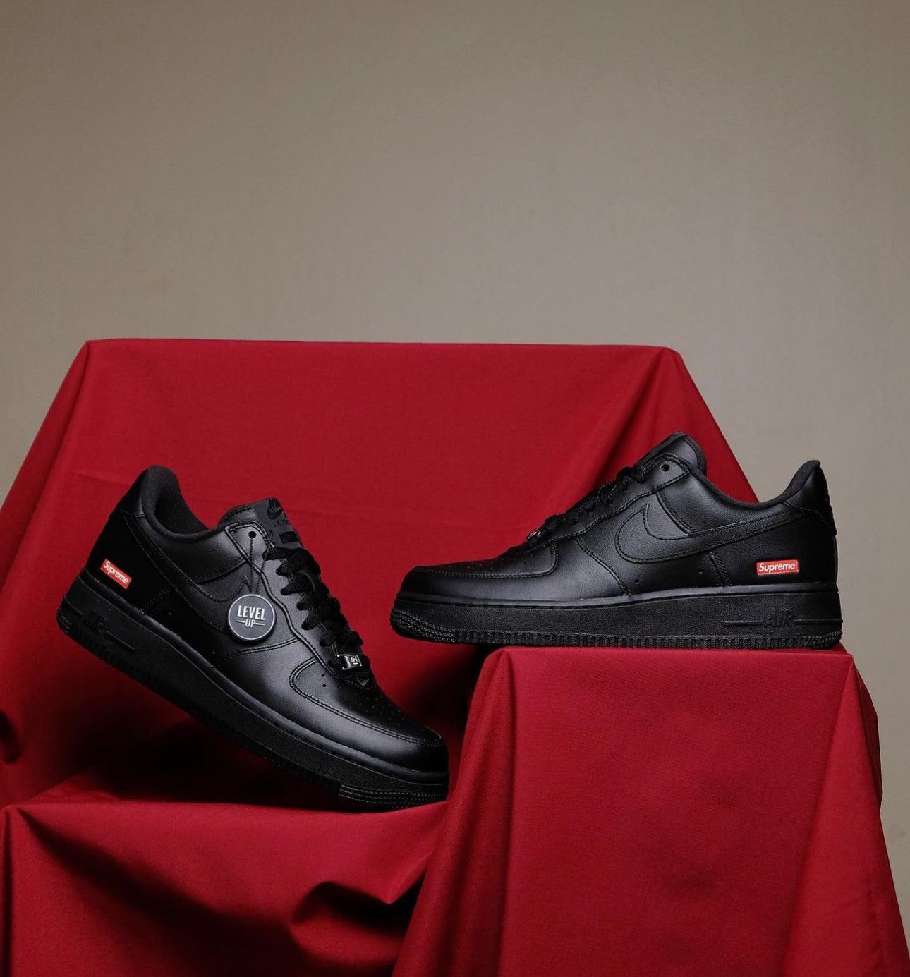 Supreme x AirForce 1 Low Black