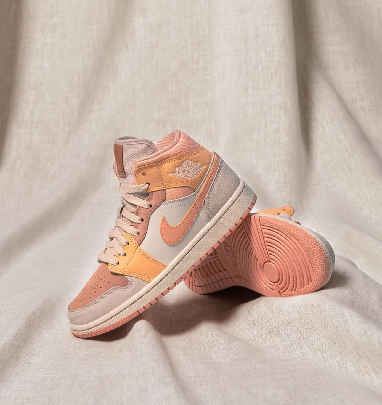 WMNS Air Jordan 1 Mid Apricot Orange