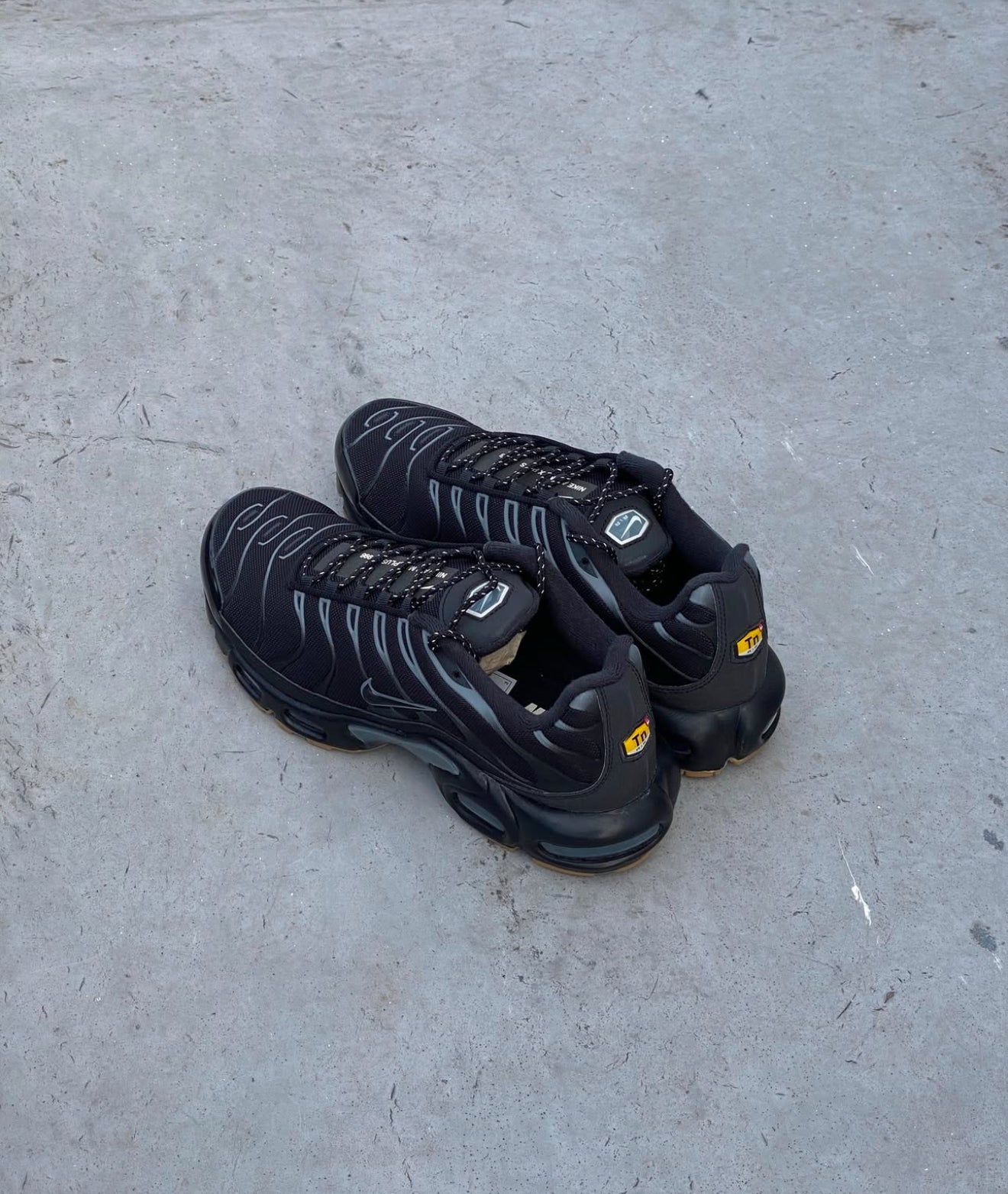 Airmax Plus Black Grey Gum