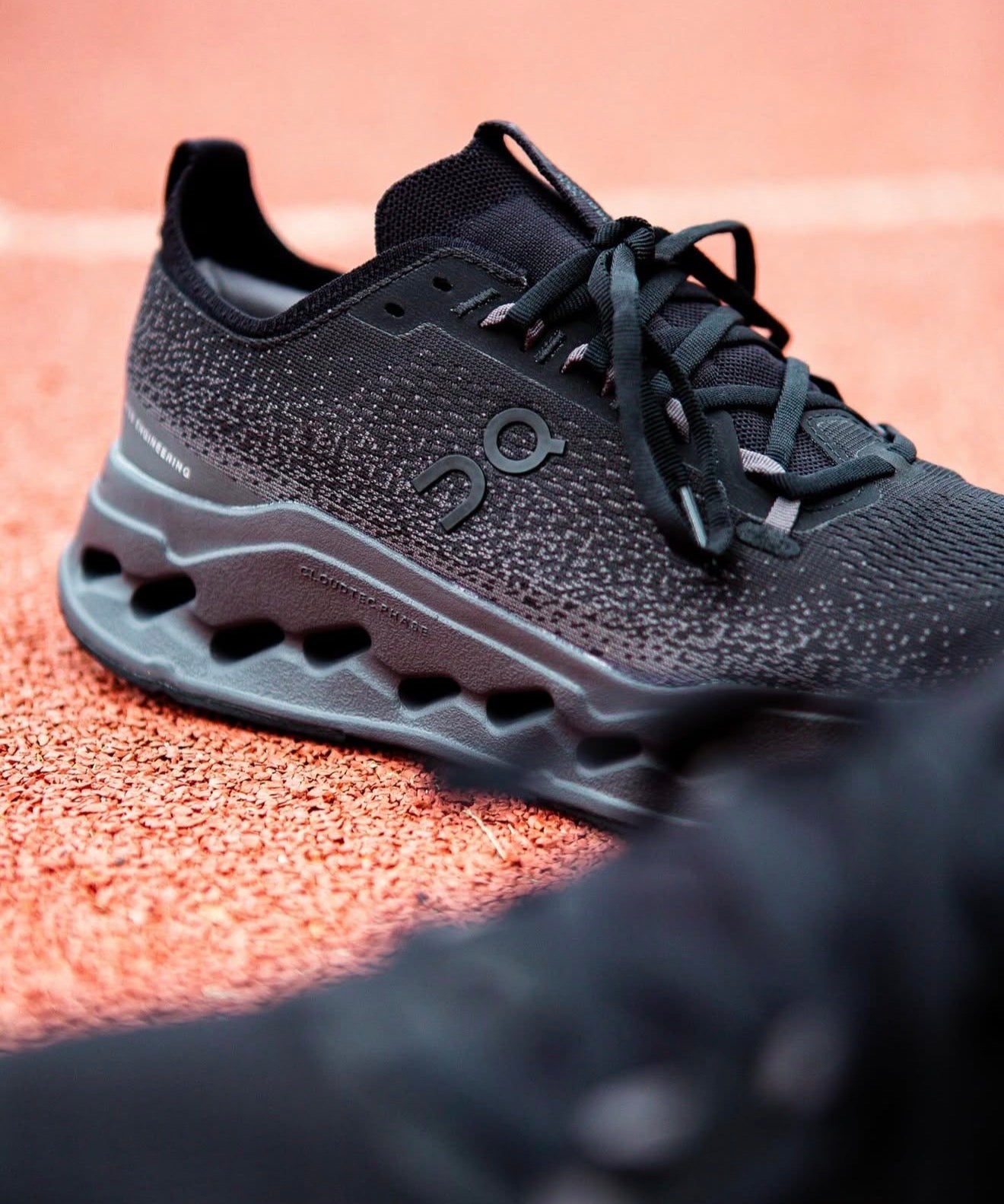 On Running Cloudsurfer Max Black Eclipse