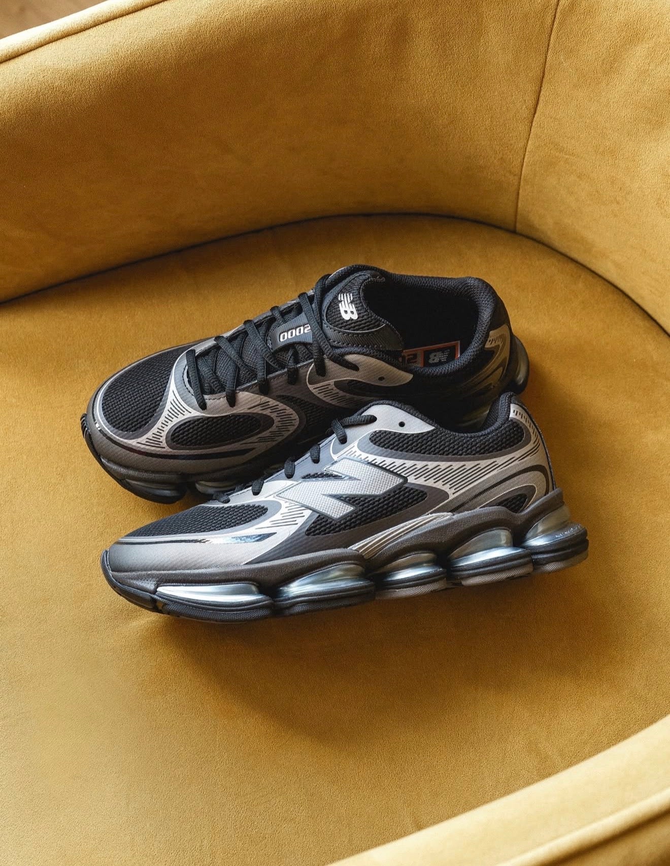 NB Balance Abzorb 2000 Black Grey