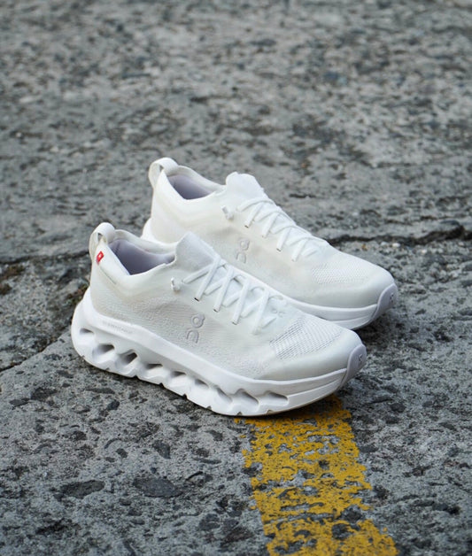 On Running Cloudtilt Moon Zendaya White Frost