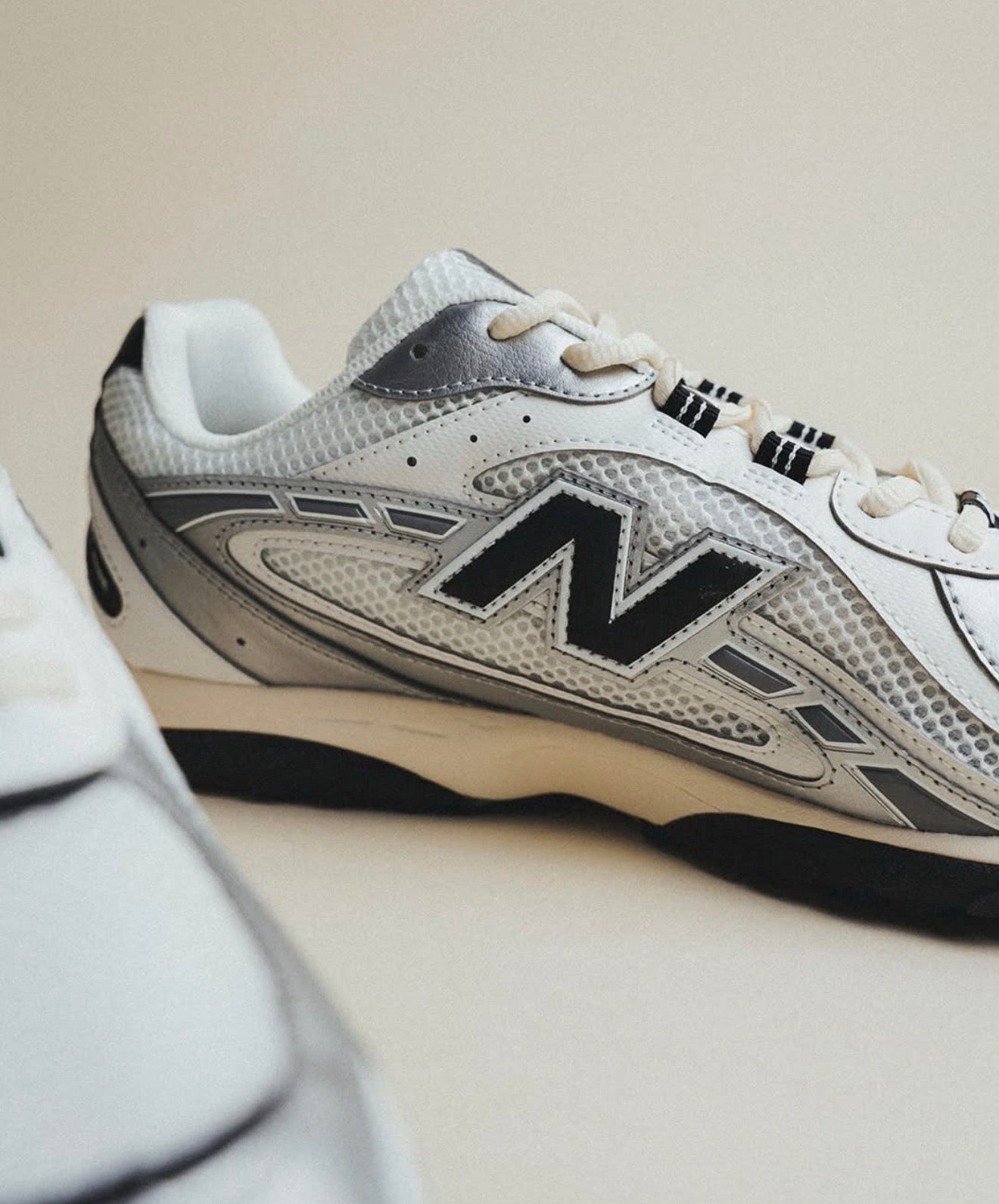 NB Balance 204L Silver Metallic Black