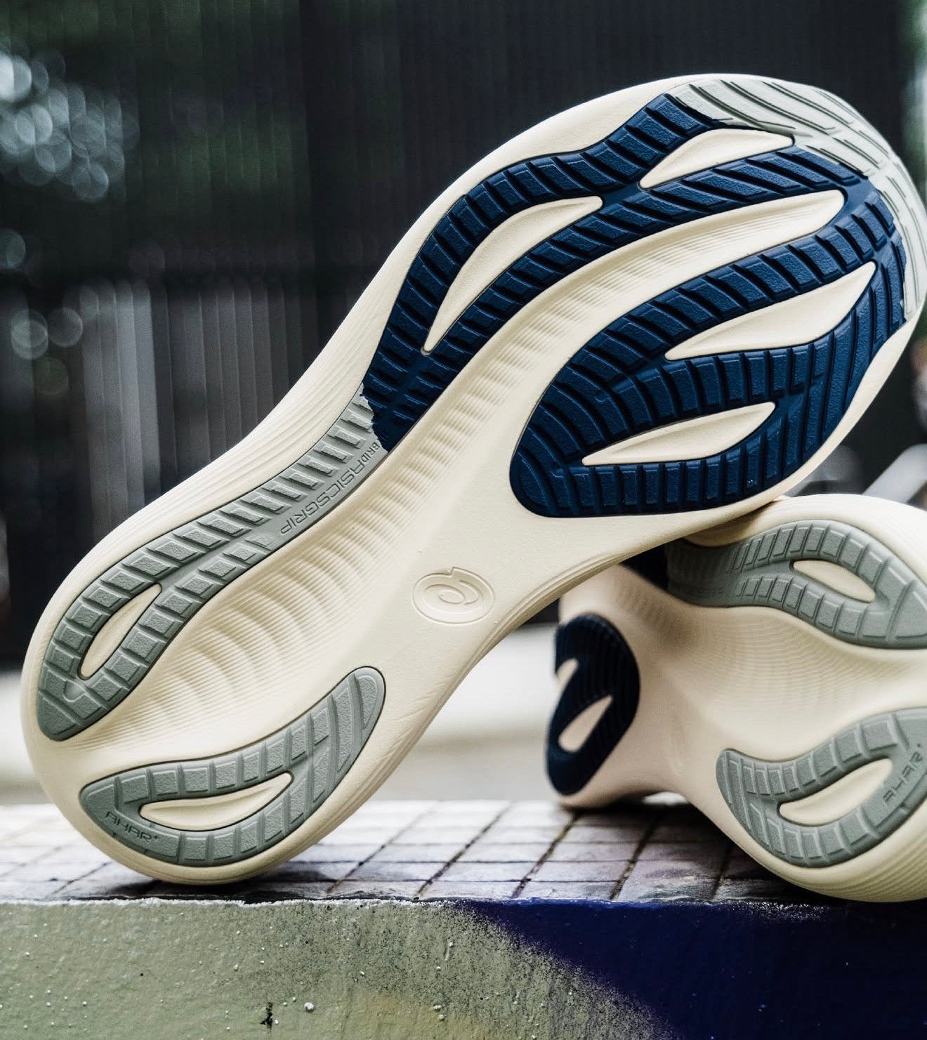 Gel-Nimbus 27 ASICS Track Club