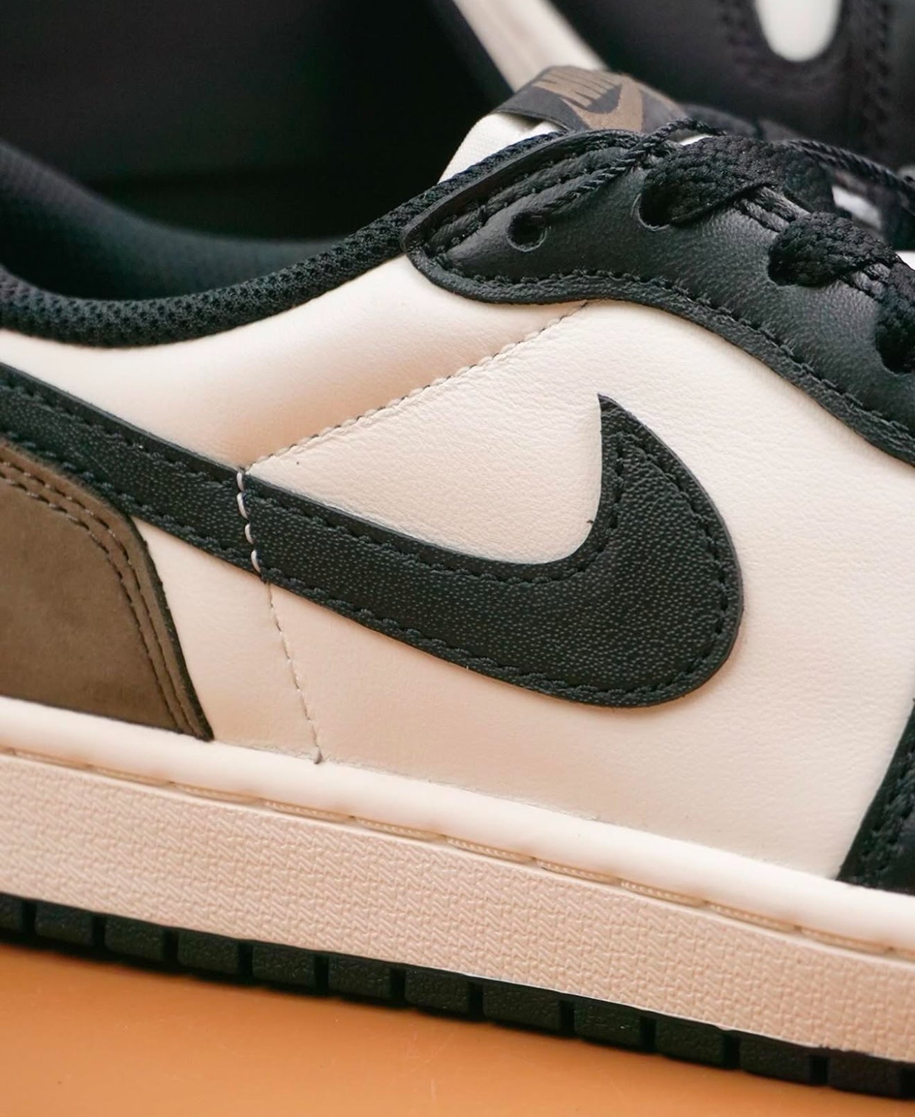 Air Jordan 1 Low Mocha