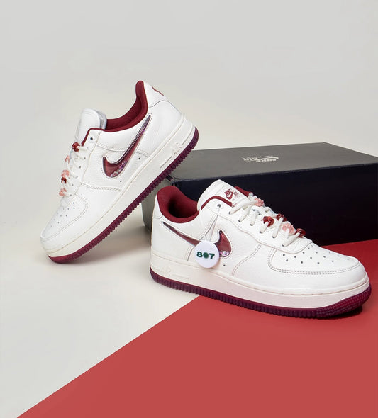 WMNs AirforcE 1 Low '07 SE PRM Valentine's Day (2024)