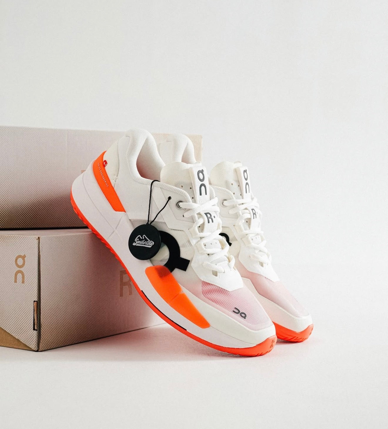 On The Roger Pro 2 Clay White Flame