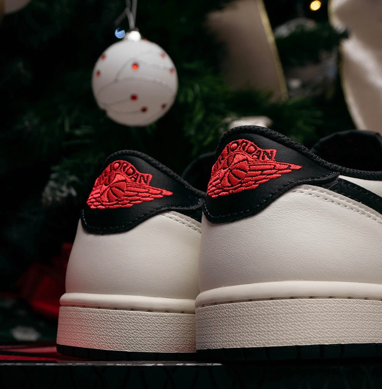 Air Jordan 1 Retro Low OG PSG Paris Saint-Germain