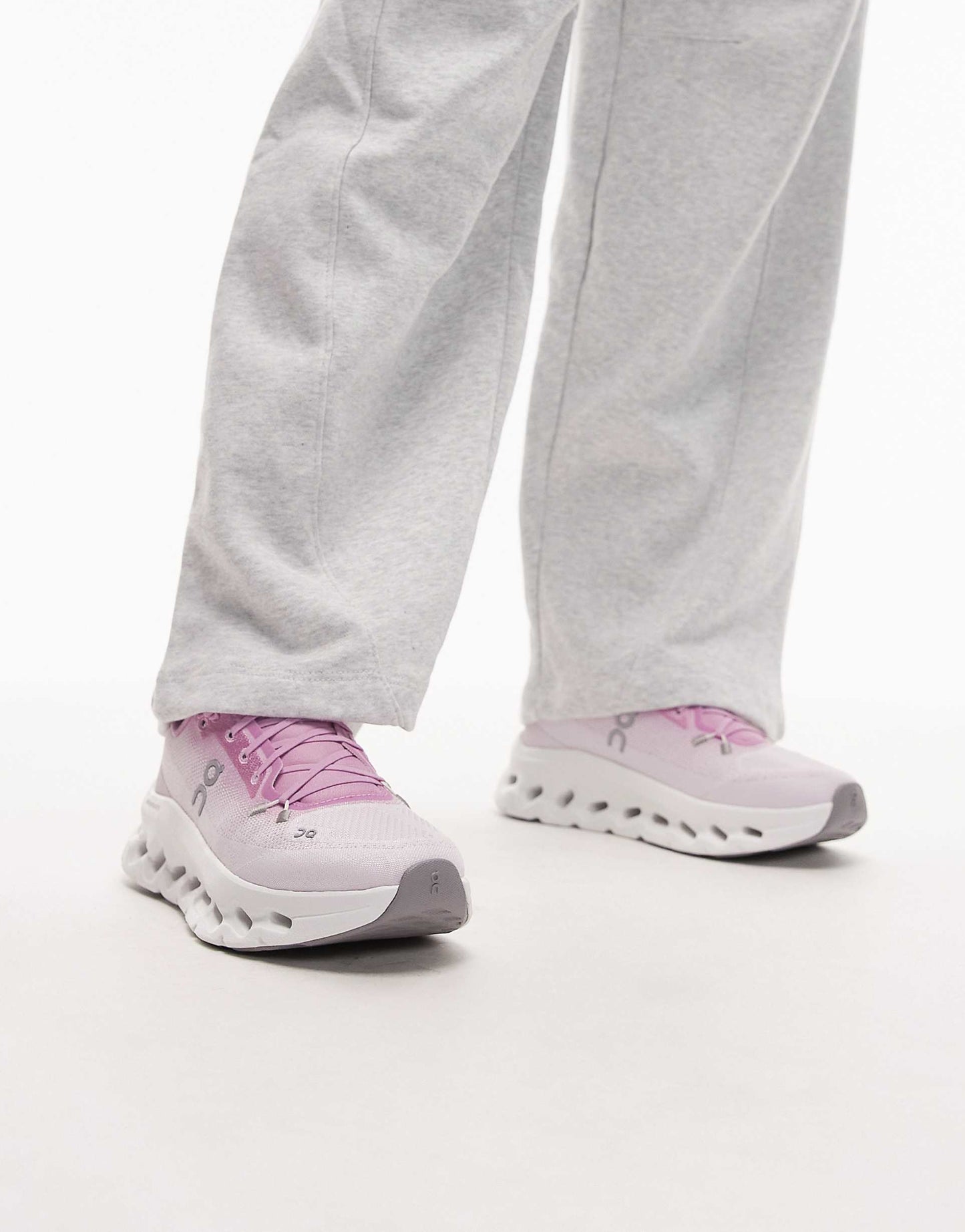 WMNs On Running Cloudtilt Bloom Sakura
