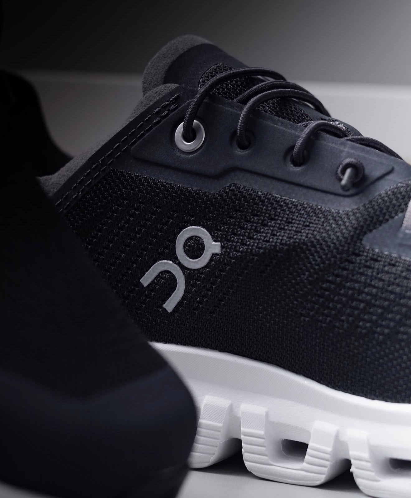 On Running Cloud 6 Coast Black White