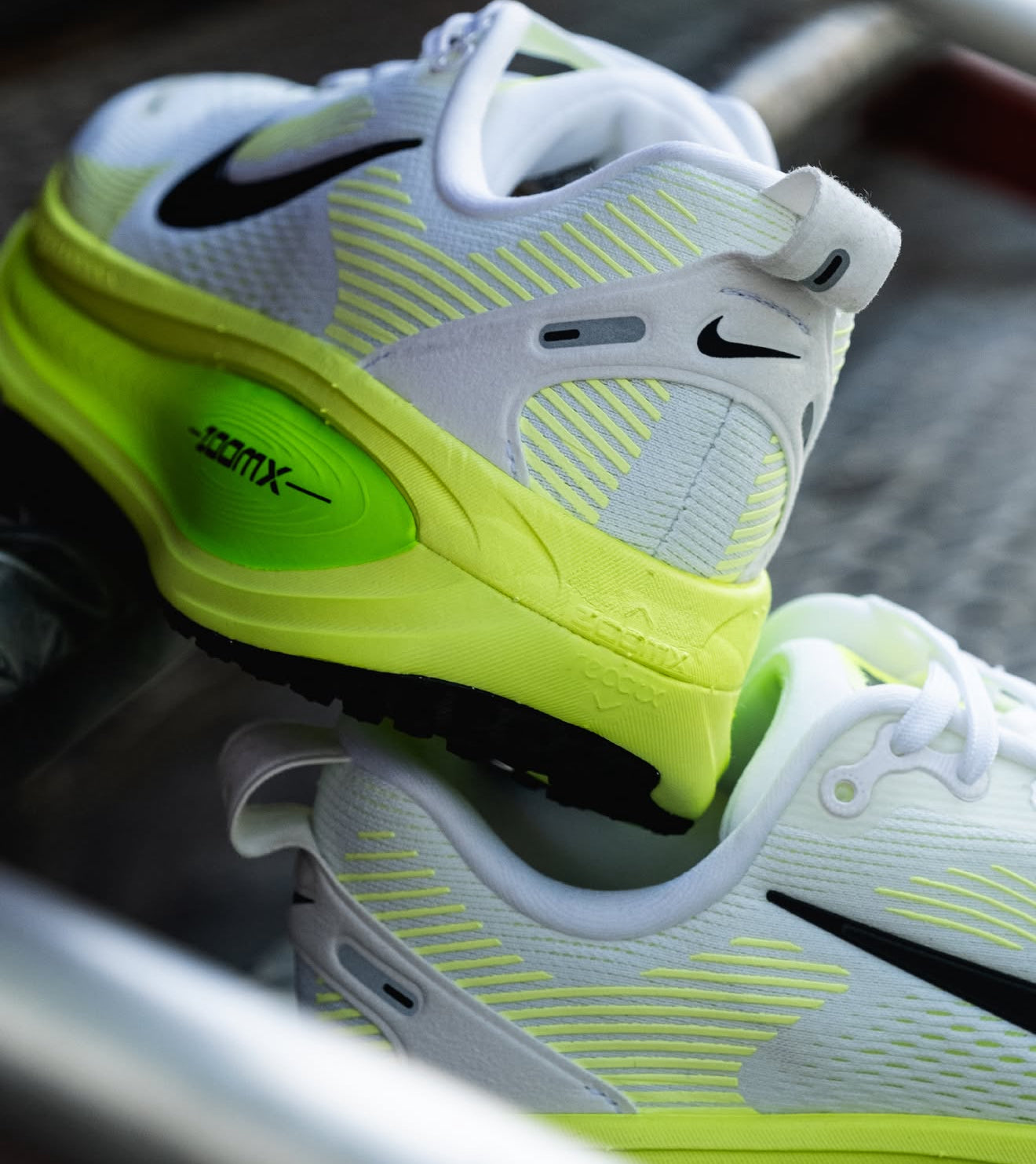 Vomero 18 Electric Green