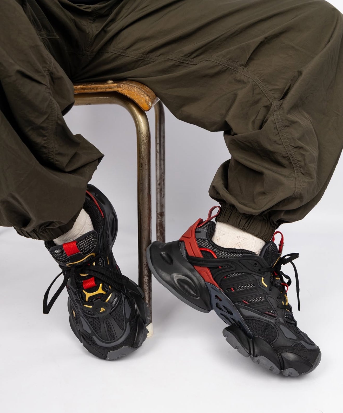 XLG Runner Deluxe Black Gold Metallic Red