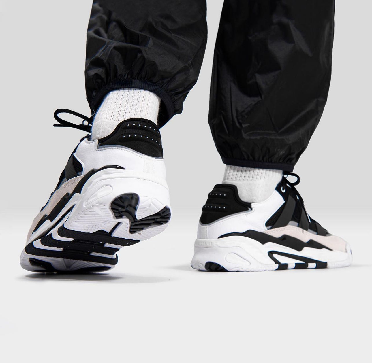 Niteball Trainers White/Black