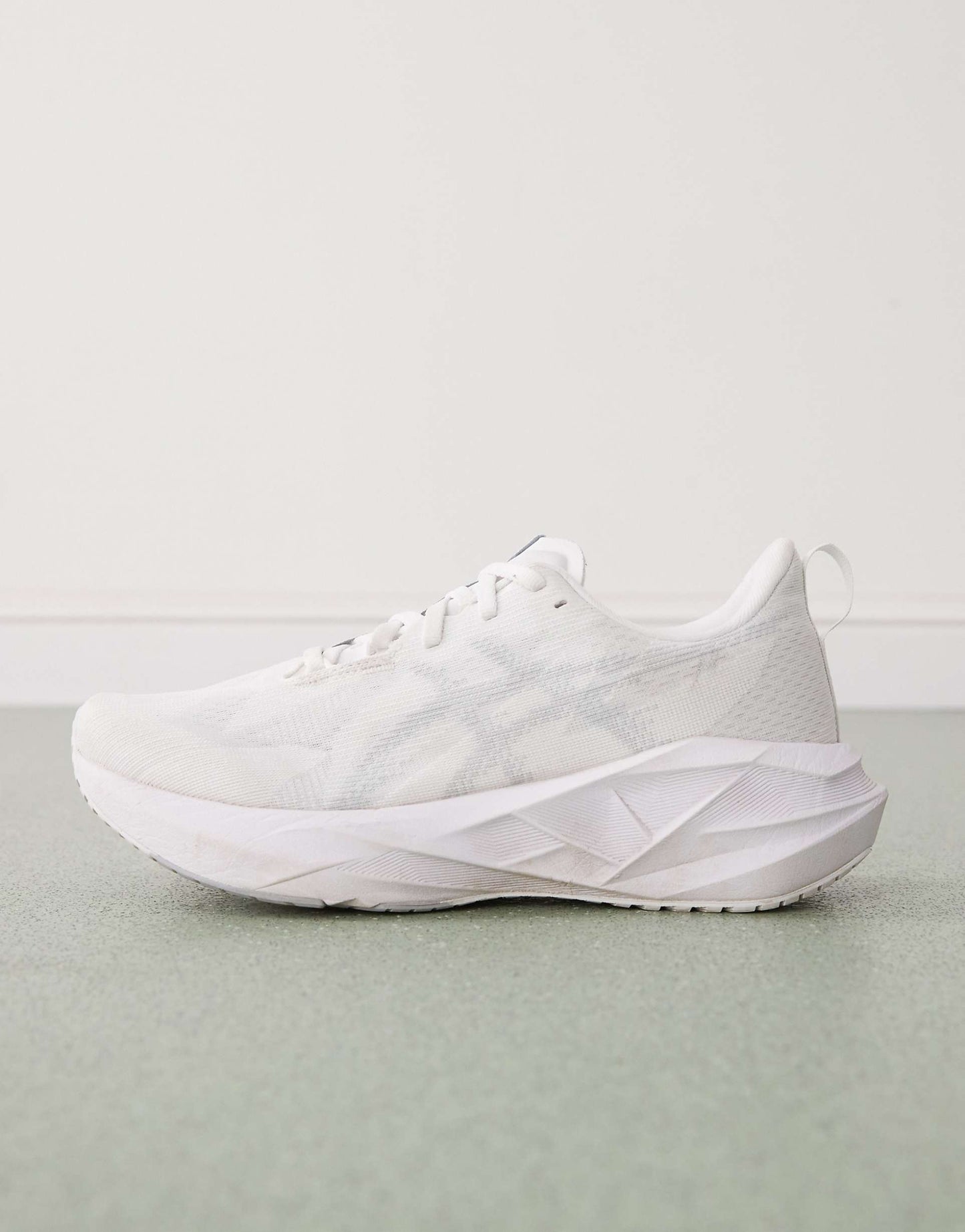 Asics Novablast 5 White Piedmont Grey