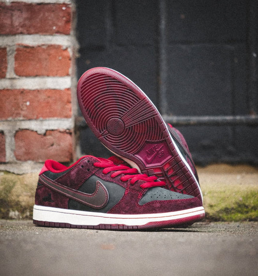 SB Dunk Low Riot Skateshop