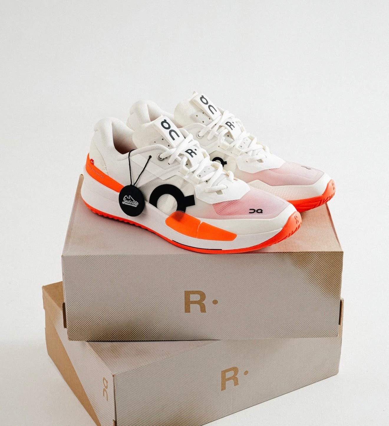 On The Roger Pro 2 Clay White Flame