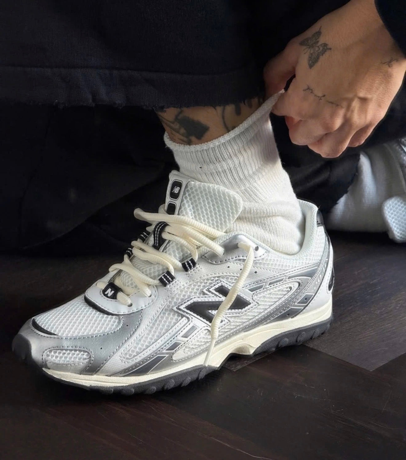 NB Balance 204L Silver Metallic Black