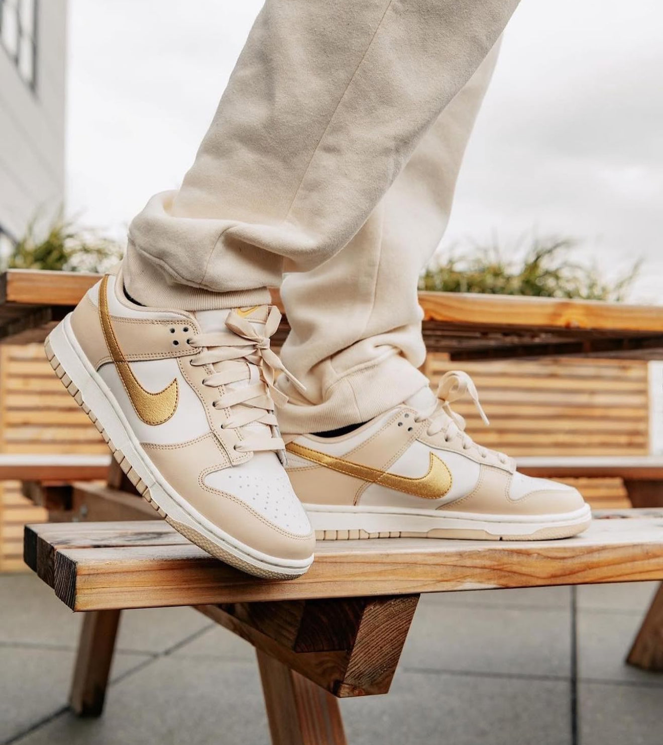 Dunk Low Phantom Metallic Gold